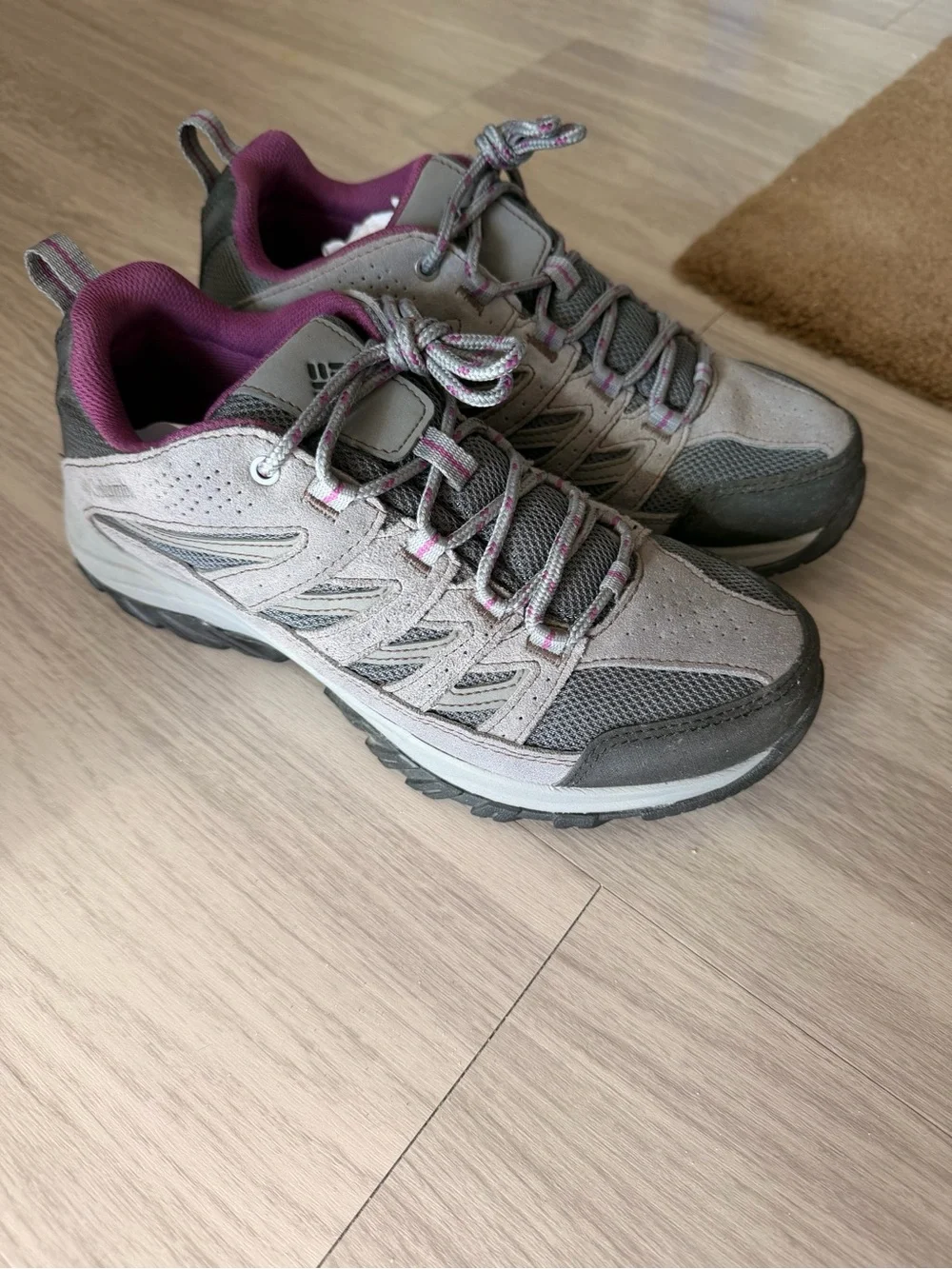 Columbia Hiking Shoes Women’s Size 9.5
